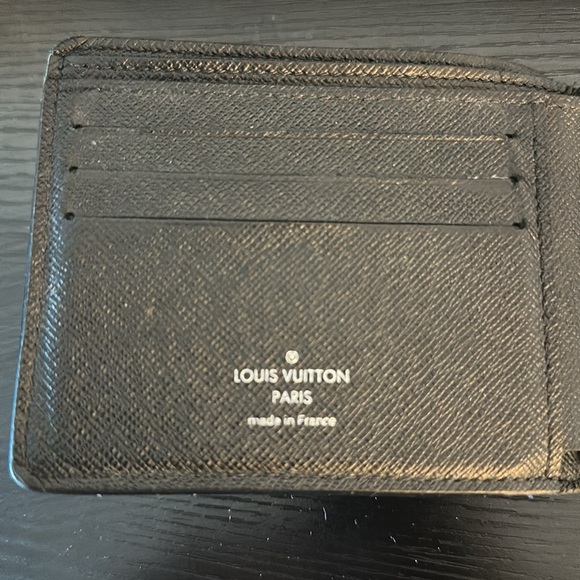 Louis Vuitton Vintage Black Taiga Leather Slim Wallet - Picture 4 of 12
